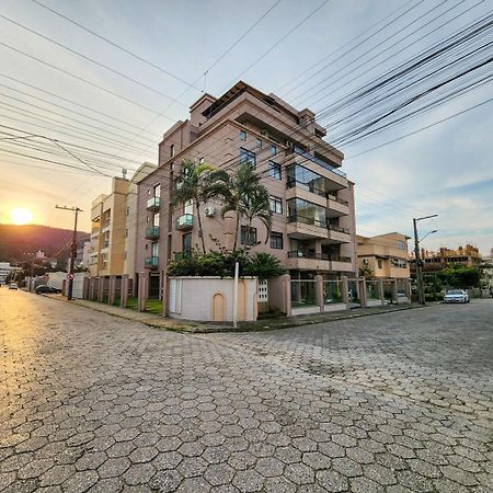 Apto El Shadday 301 Cento E Cinquenta Metros Do Mar Bombinhas Luaran gambar